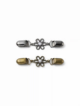 2PCS FLOWER SWEATER CLIP