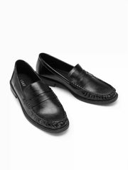 ROUND TOE PLEATED LOAFERS
