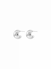 C-SHAPE STUD EARRINGS