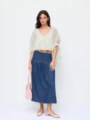 Blusa con volantes, cuello redondo y lazo fruncido en gasa texturizada