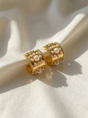 FAUX PEARL C-SHAPED HOOP EARRINGS