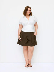 Mid Rise Pleated Button Detailed Pocket Shorts Curve & Plus
