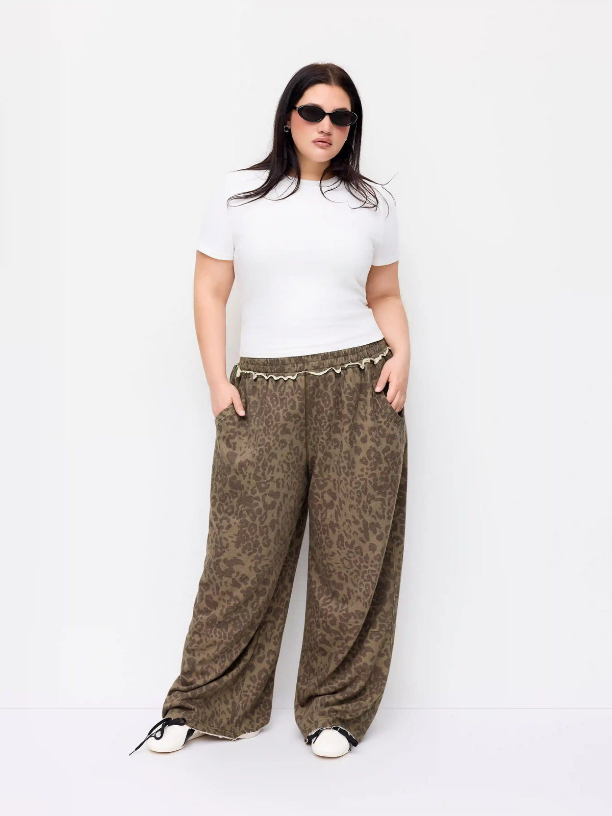 Cotton-blend Mid Rise Leopard Lettuce Trim Wide Leg Trousers Curve & Plus