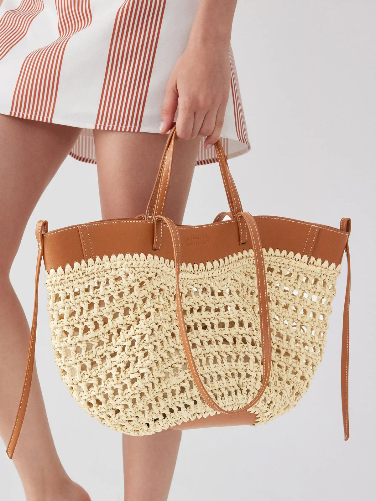 STRAW & FAUX LEATHER TOTE BAG