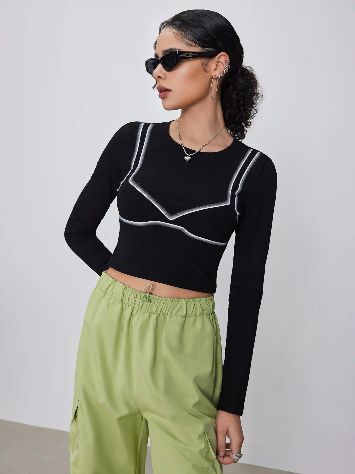 Round Neck Contrasting Binding Crop Long Sleeve Tee