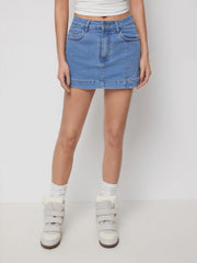 Micro shorts vaqueros de cintura alta con detalle metálico