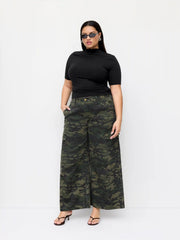 Stand Collar Lettuce Trim Ruched Mid-length Sleeve Tee Curve & Plus