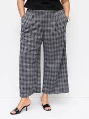Mid Rise Plaid Pleated Wide Leg Trousers Curve & Plus