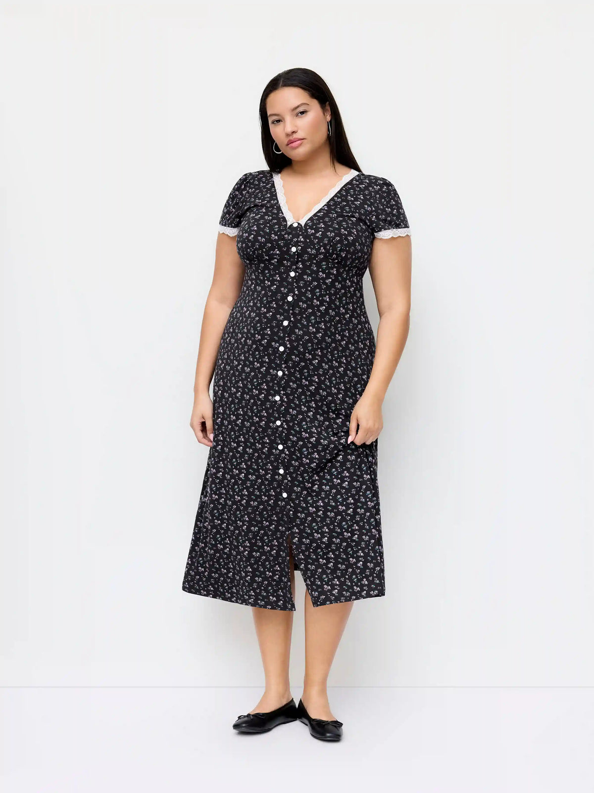 Ditsy Floral V-neck Lace Trim Maxi Dress Curve & Plus